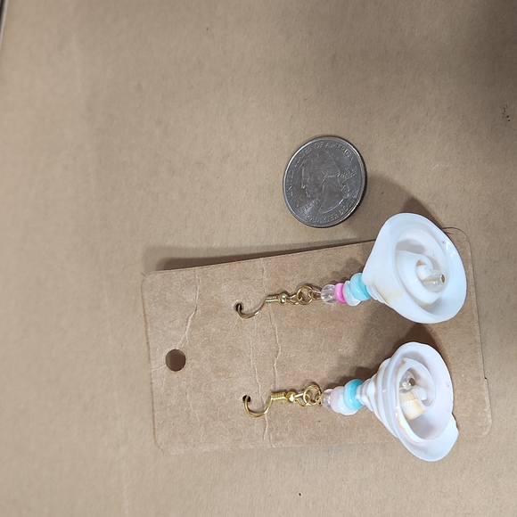 5/$25🌴Handmade Sea Shell Mermaid Vibes Earrings - Picture 3 of 4